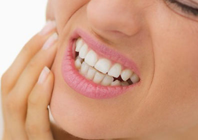 После удаления зуба болит десна и опухла: причины, лечение отека и боли